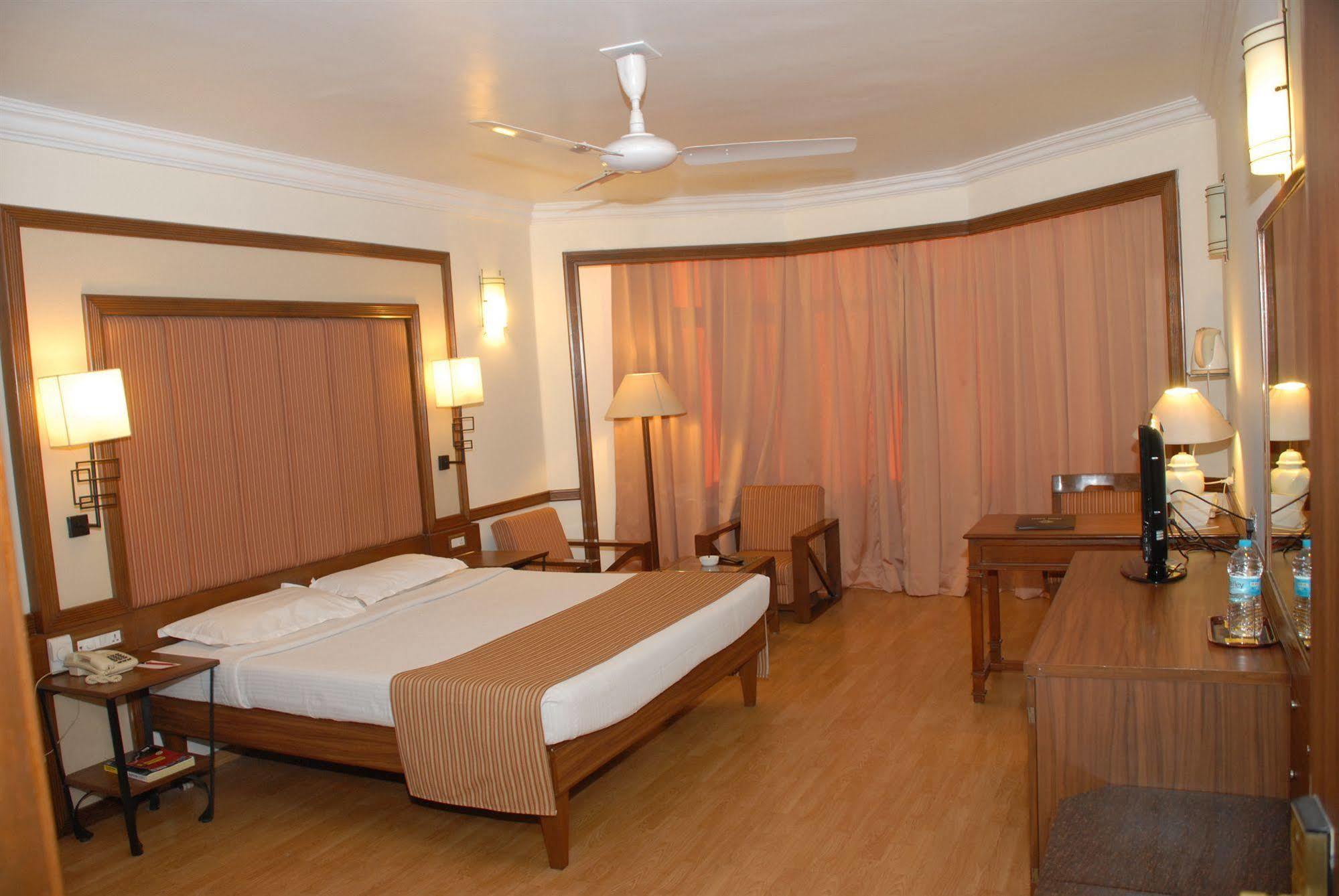 होटल The Cama - A Sabarmati Riverfront 4*